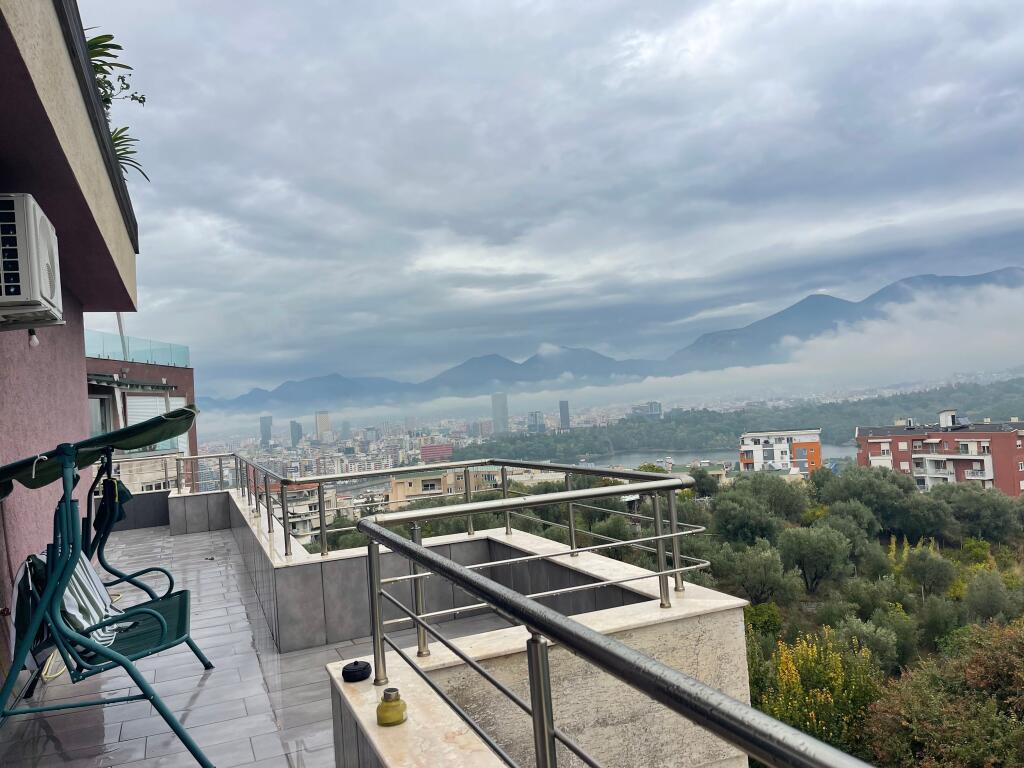 Appartamento di lusso 2+1 con balcone panoramico a 360 gradi presso il Lago Secco