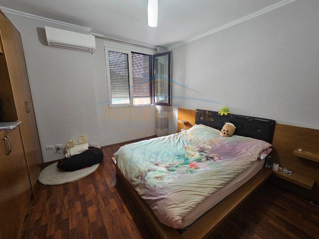 Shitet Apartament 3+1+2, Rruga e Kavajes
