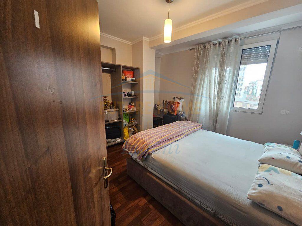 Shitet Apartament 3+1+2, Rruga e Kavajes