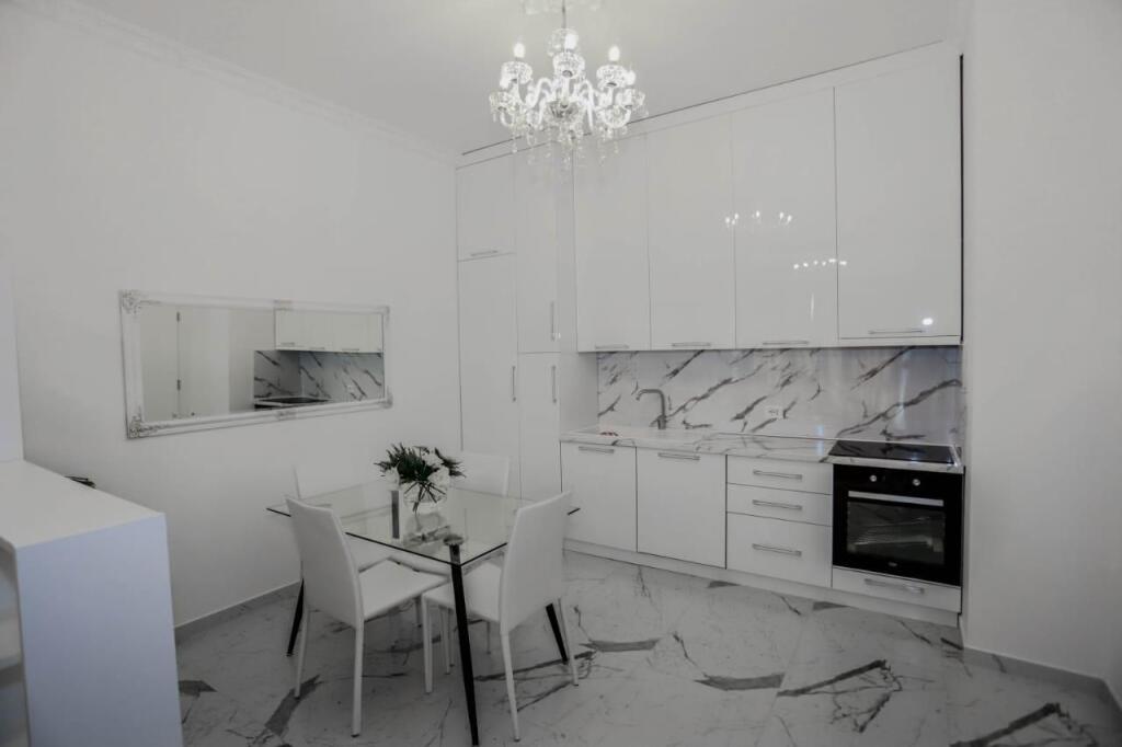VENDESI APPARTAMENTO 1+1 VIA KAVAJES 225.000 EURO