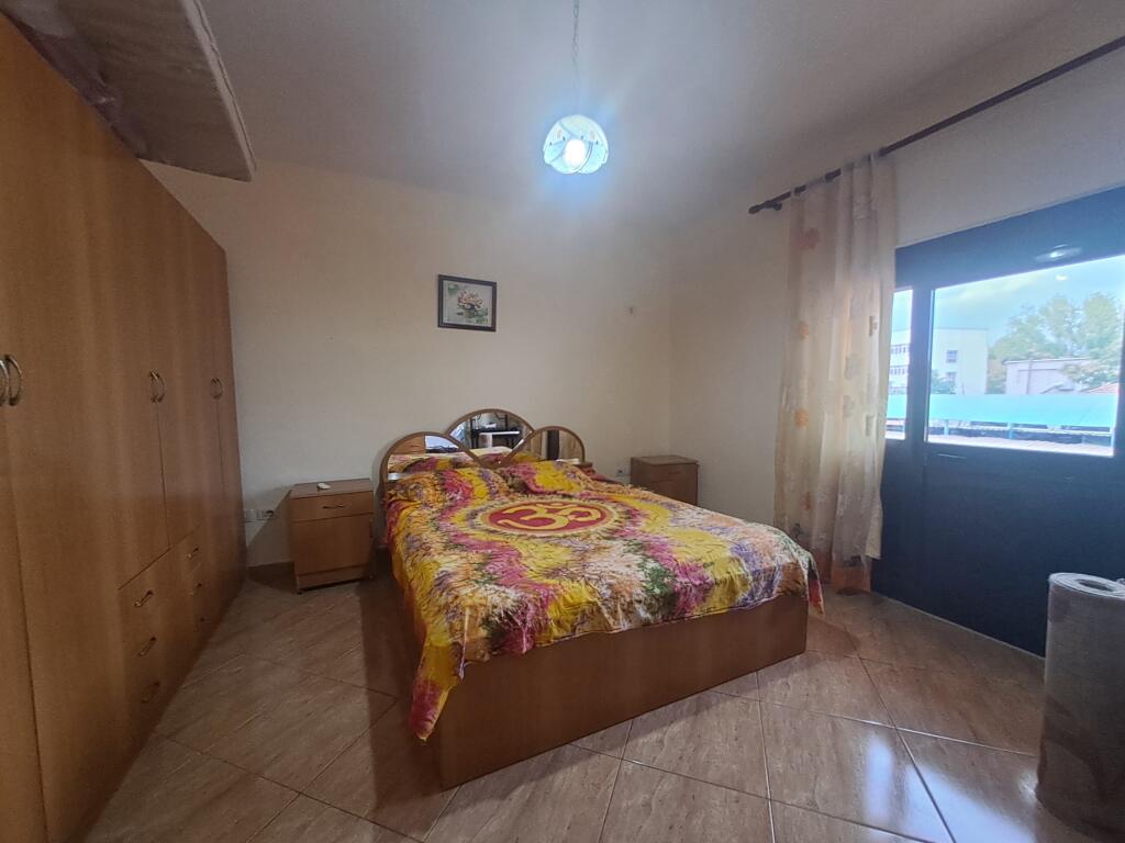 2+1,piano villa arredato, Laprake prezzo 500 mila lek