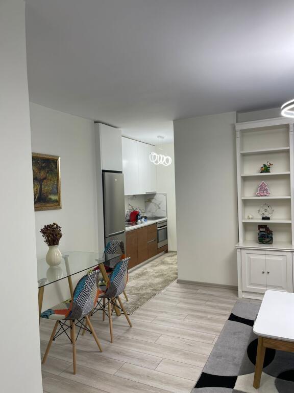 Apartament 1+1 me qira tek Rruga e Kosovareve
