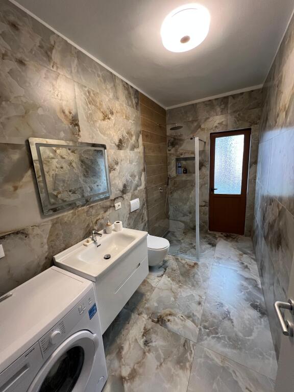 Apartament 2+1 per qira te Sheshi Willson