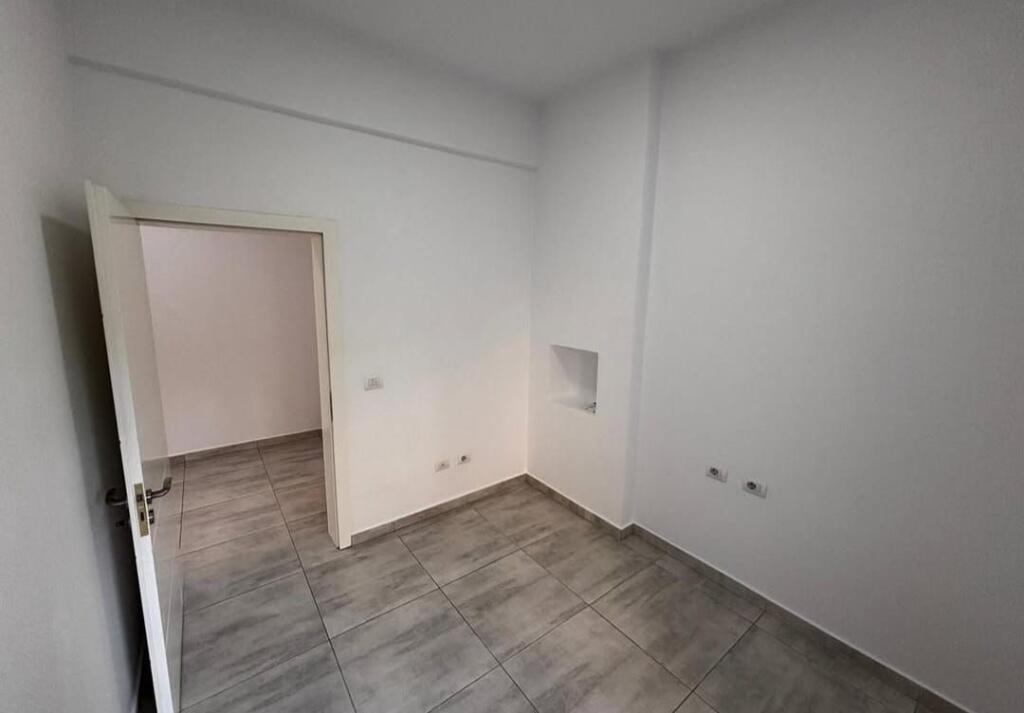 OFFICE FOR RENT - NEAR THE MEDRESEJA