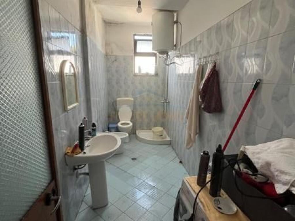 Shitet, Apartament 2+1, Zogu i Zi, Tirane