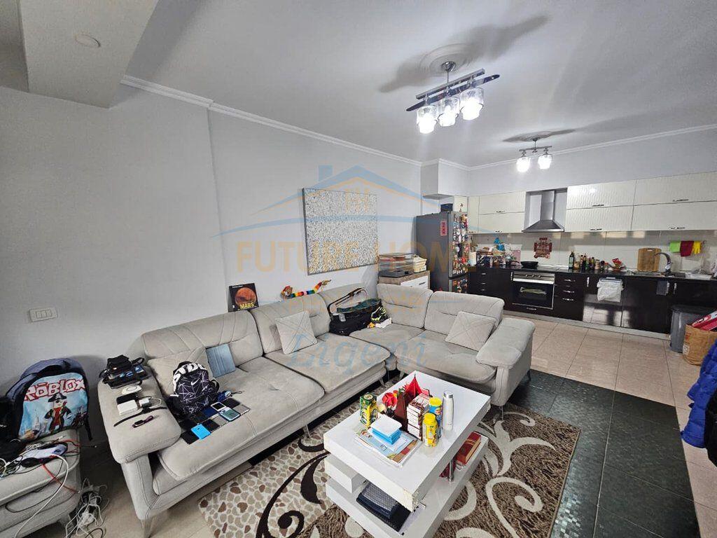 Shitet Apartament 3+1+2, Rruga e Kavajes