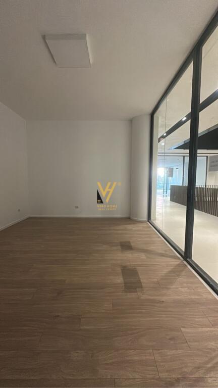JEPET ZYRE 38 M2 ME QERA TE MINE PEZA 800 EURO