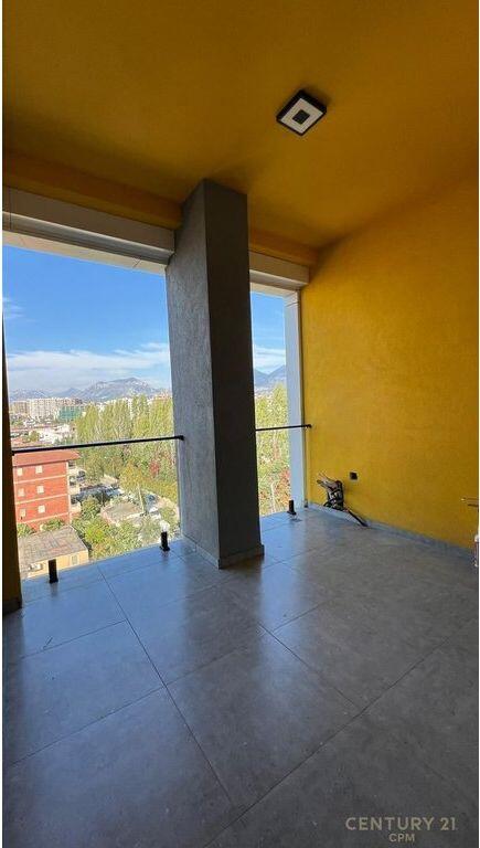 SHESIM APARTAMENT 2+1+2 TUALETE + POST PARKIMI PRANE BULEVARDIT TE RI !