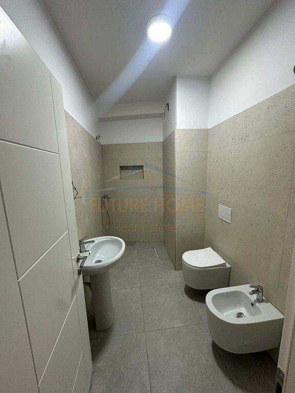Shitet , Apartament 2+1 + Post Parkimi Jolla 2, Unaza e Re , Tirane