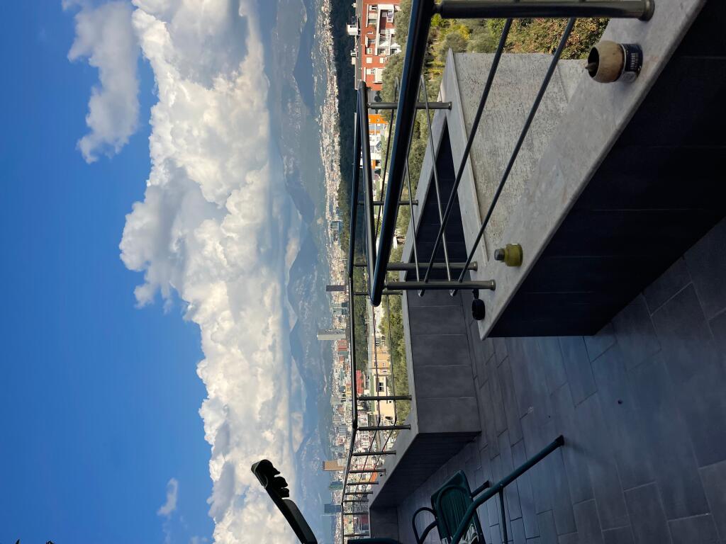 Appartamento di lusso 2+1 con balcone panoramico a 360 gradi presso il Lago Secco