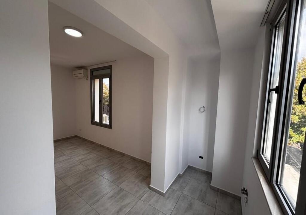 OFFICE FOR RENT - NEAR THE MEDRESEJA