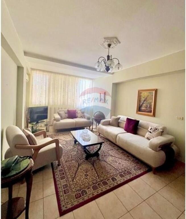 APARTAMENT 2+1 PËR QIRA NE BLLOK !