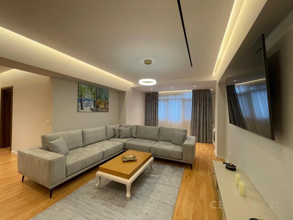Apartament 2+1 per qira ne Bllok!
