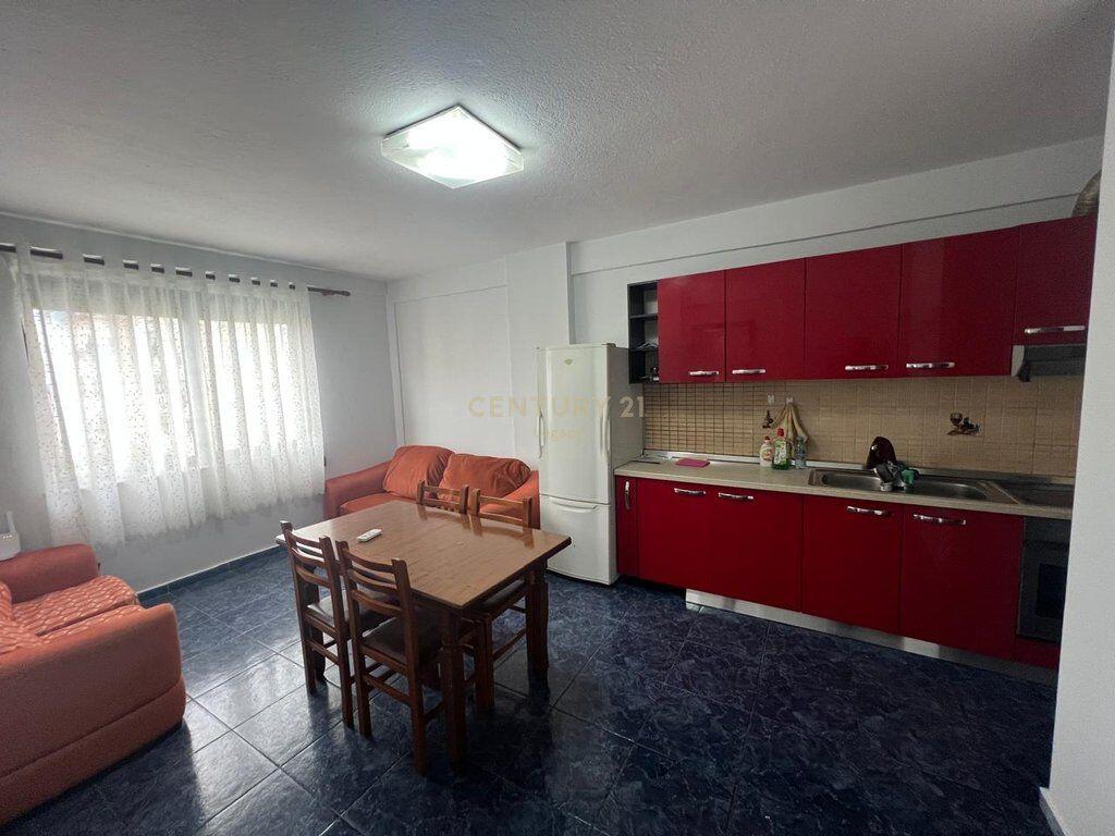 🏢 Jepet me Qira Apartament 1+1 – Bulevardi Zogu i Parë, tek New York