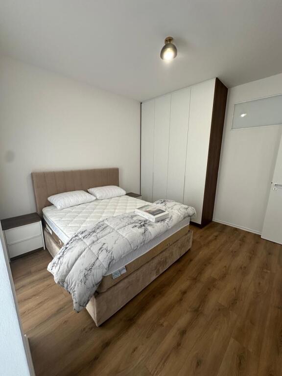 🏢 APARTMENT FOR RENT – CENTER OF TIRANA (Zogu i Zi, near Rrtondo, opposite Ring Center)  Apartment 2+1 for rent, with an area of 77 m², located on the 8th floor of a new building with elevator. ✅ Fully furnished with modern conditions ✅ Offered for rent for the first time ✅ Very favorable location – close to every service  💶 Price: 1000 € / month