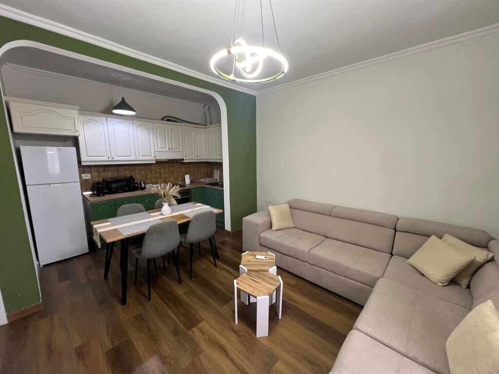 Apartament 2+1 per qira te Sheshi Willson