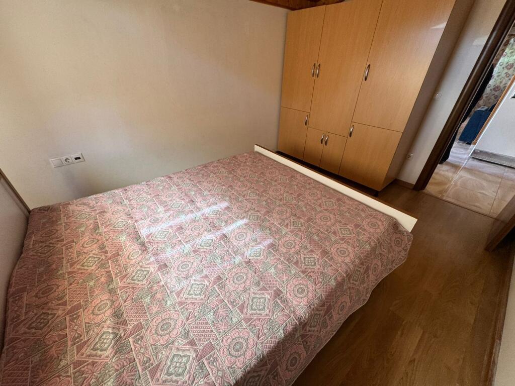 🏡 *2+1 apartment for rent*   📍 *3 Brothers Kondi Street*   🛋️ 3rd floor of a villa, furnished   🚗 Parking spot   👨‍👩‍👧 Only for families   💶 450€