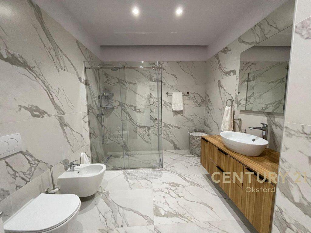JEPET ME QIRA APARTAMENT 2+1+POST PARKIMI TE LIQENI I THATE , RADISONI