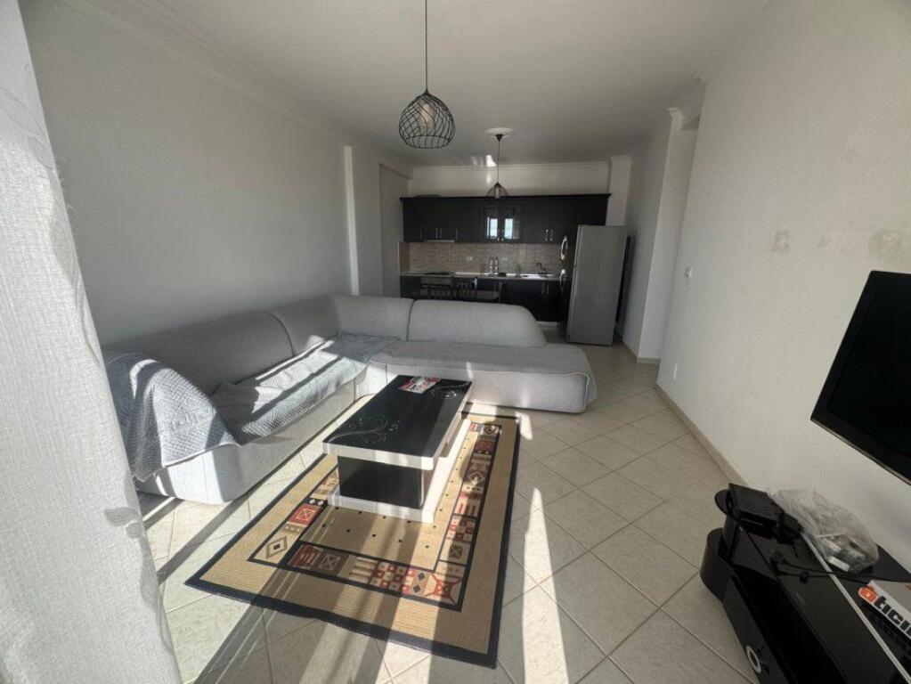 Jepet me qera apartament 2+1, Astir Prane bar artistit  