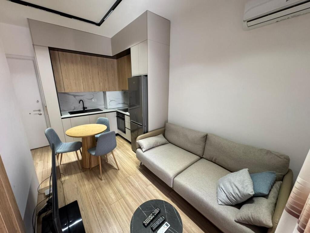 📣 QERA SUPER Apartament 1+1 📍 Kompleksi Mangalem 21, Ali Dem ✨  🏢 Ndertim i Ri  🪜 Kati 8 (Me Ashensor)  🛋️ Mobiluar Me Kushte Bashkekohore   💶 Cmimi 400 Euro