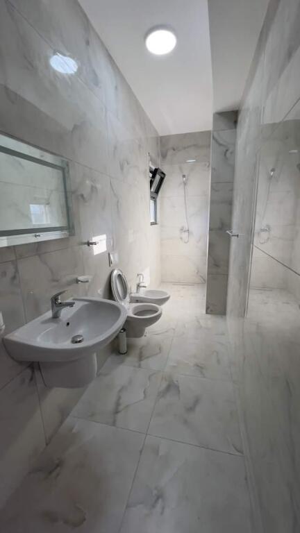 Jepet me qera apartament 2+1, Astir/550euro