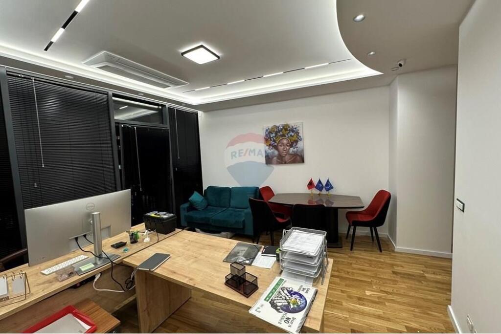 Ufficio in affitto a Lake View Residence