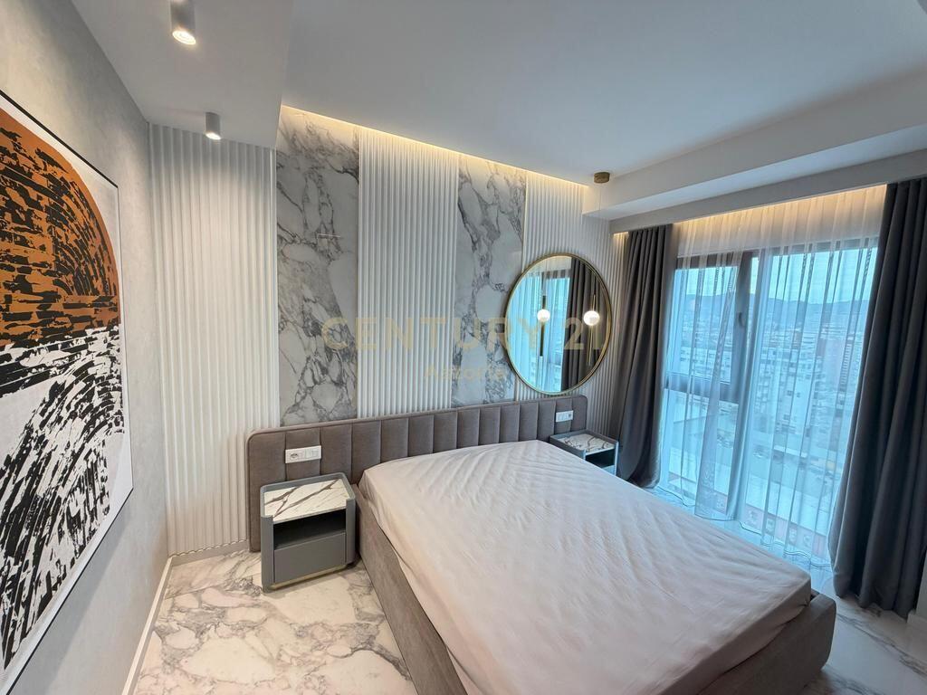🏙️ Duplex di Lusso 221 m² + Parcheggio Chiuso – “Square 21”, Tirana