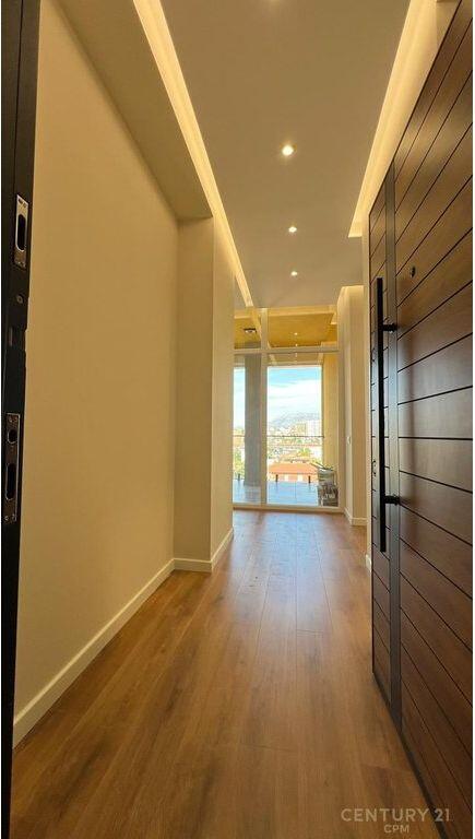 SHESIM APARTAMENT 2+1+2 TUALETE + POST PARKIMI PRANE BULEVARDIT TE RI !