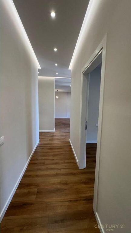 SHESIM APARTAMENT 2+1+2 TUALETE + POST PARKIMI PRANE BULEVARDIT TE RI !