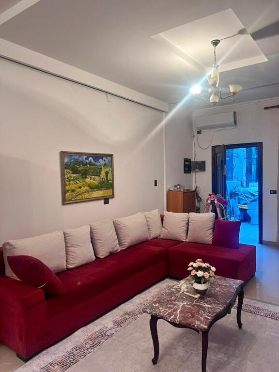 Apartament me qera 2+1