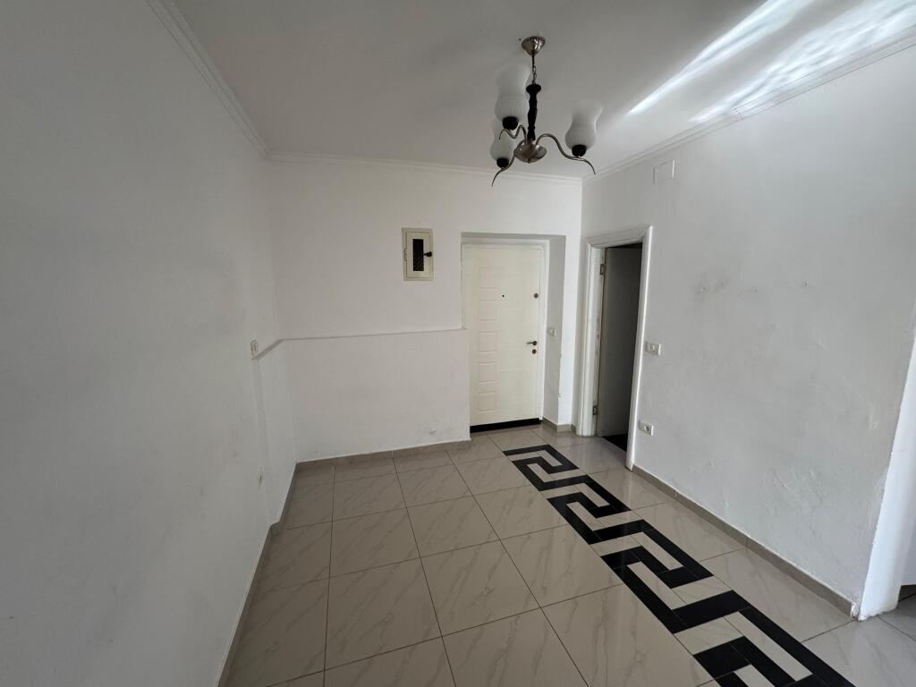 🏢 Zyrë me Qira – 3+1, Rruga Mine Peza, Tiranë