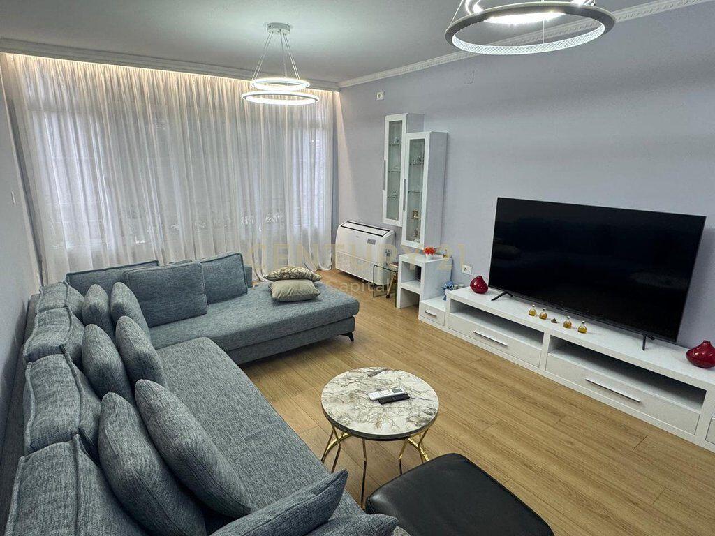 Jepet Me Qera Apartament 2+1+2 në Laprakë, Tiranë