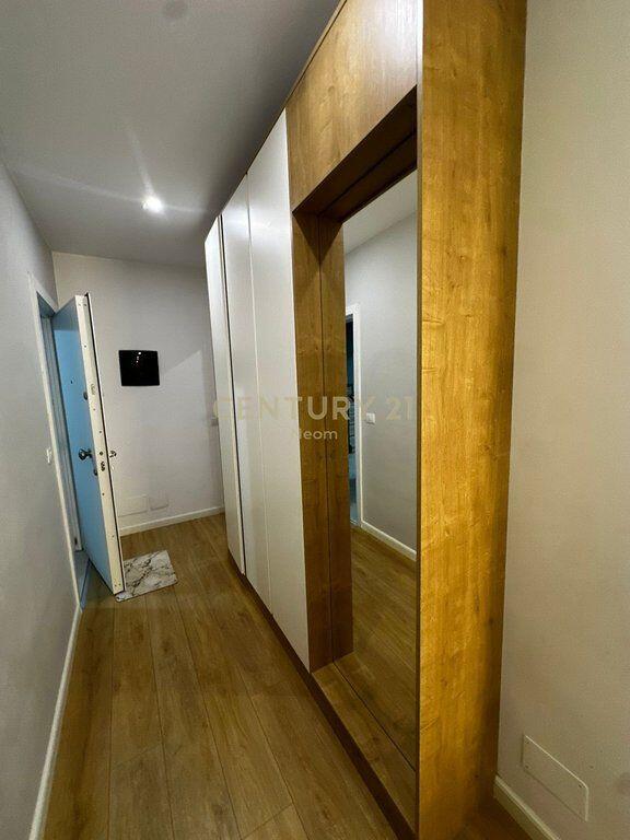 Jepet me qira apartament luksoz 2+1+2+2 poste parkimi – pranë Hotel Radisson, Liqeni i Thatë