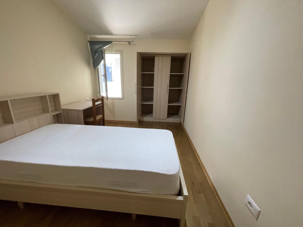 Jepet Apartament Me Qera, Tek inxhineriku