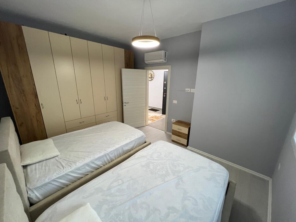 📣 QERA SUPER Apartament 2+1 Me Parking 📍 River Residence, Prane Green City ✨   🏢 Ndertim i Ri  🪜 Kati 7 (Me Ashensor)  🛋️ Mobiluar Me Kushte Bashkekohore  👨‍👩‍👧‍👦 Preferohen Kliente Familjare   💶 Cmimi 650 Euro padiskutueshem Bashke Me Parking
