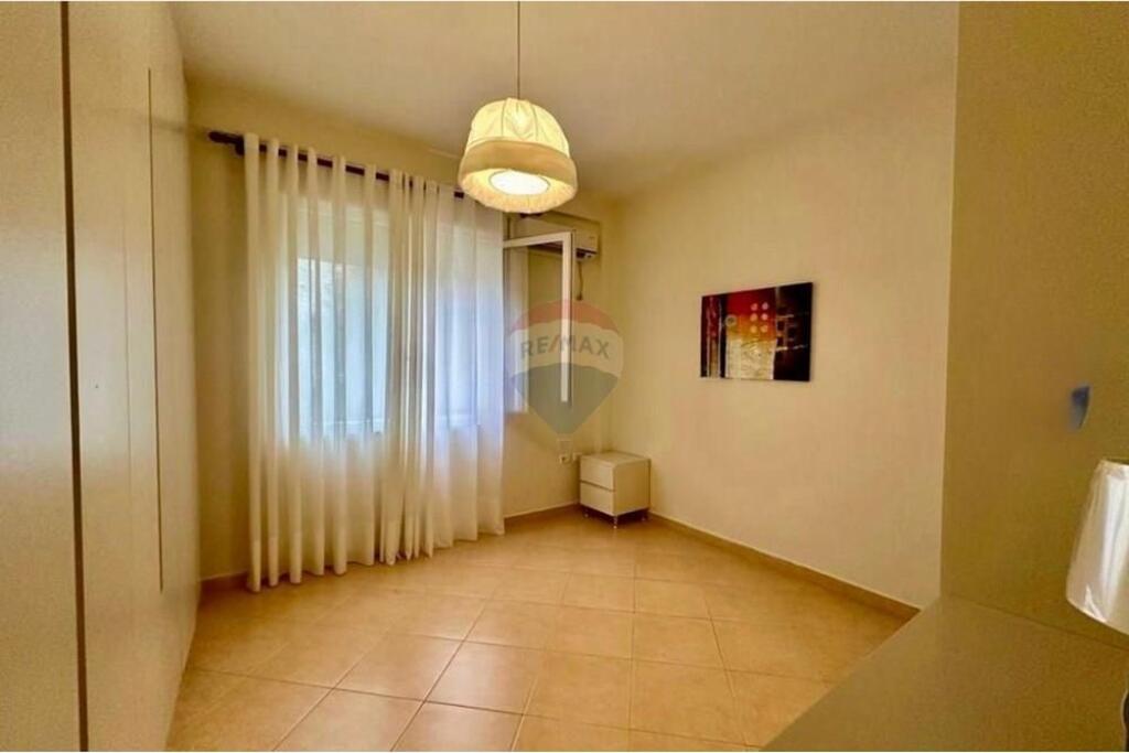 Apartament - Për Qira - Liqeni i Thatë