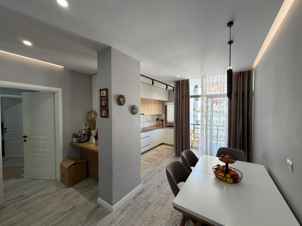 Vendesi Appartamento di Lusso 2+1+2 Astir, di fronte alle Ville L