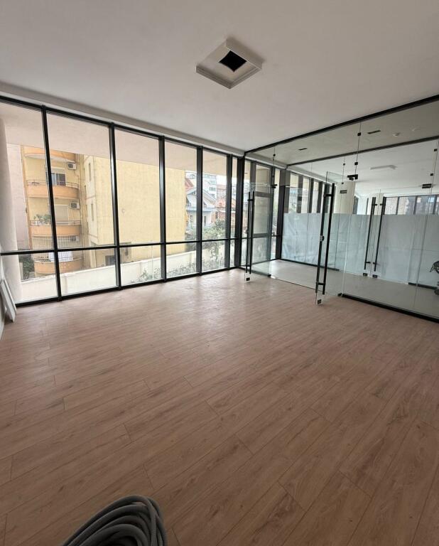 AMBIENTE PER UFFICIO IN AFFITTO A MINE PEZA RESIDENCE