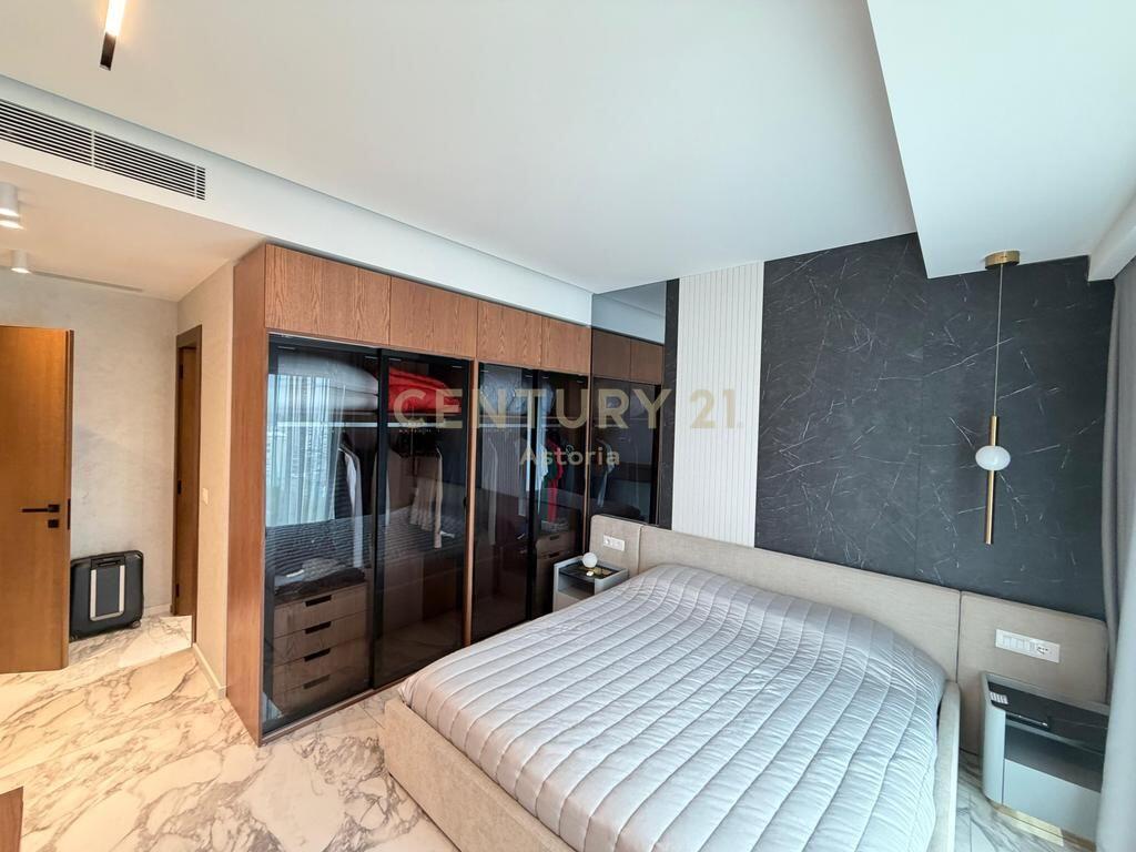 Duplex di lusso 221 m² + parcheggio chiuso a "Square 21", Tirana