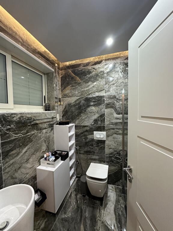 🏡 Shitet apartament 3+1 prane Air Albania, Rruge Elbasanit
