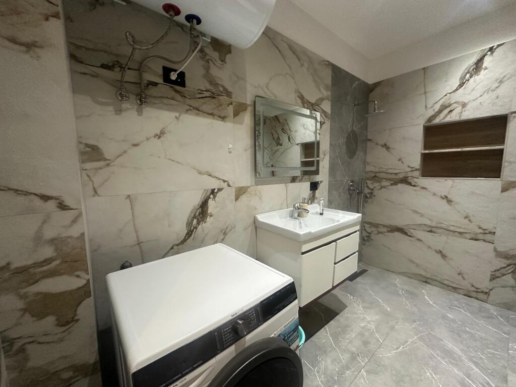 Appartamento 2+1+2+Veranda+Posto Auto in Affitto a Teg
