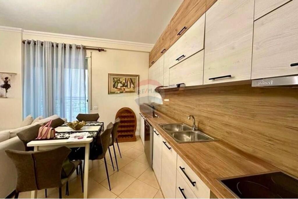 Apartament - Për Qira - Liqeni i Thatë