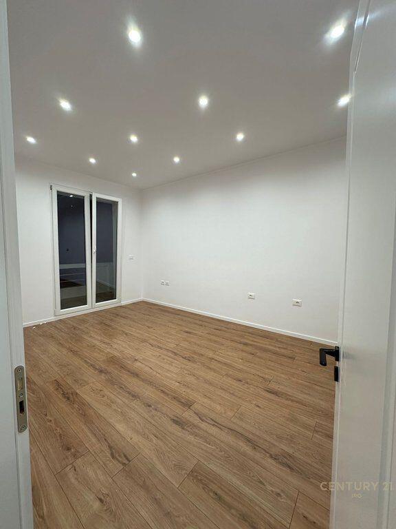 SHITET APARTAMENT 2+1 TE RRUGA MINE PEZA !