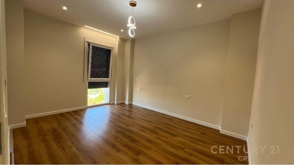 SHESIM APARTAMENT 2+1+2 TUALETE + POST PARKIMI PRANE BULEVARDIT TE RI !