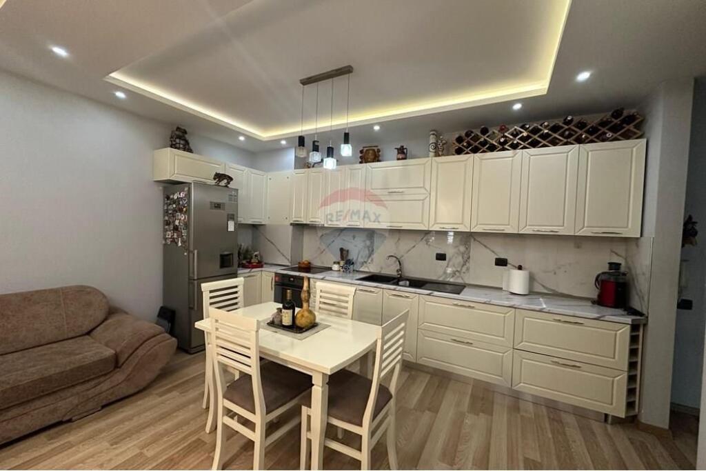 Appartamento 2+1 in vendita a Yzberisht, Via Besim Alla