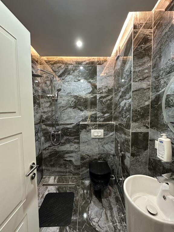 🏡 Shitet apartament 3+1 prane Air Albania, Rruge Elbasanit