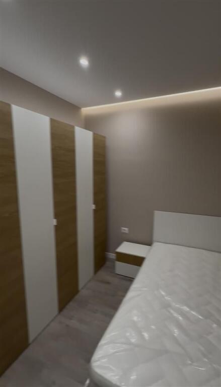 Jordan Misja, apartament 1+1 luksoz me qera (65,000 leke)
