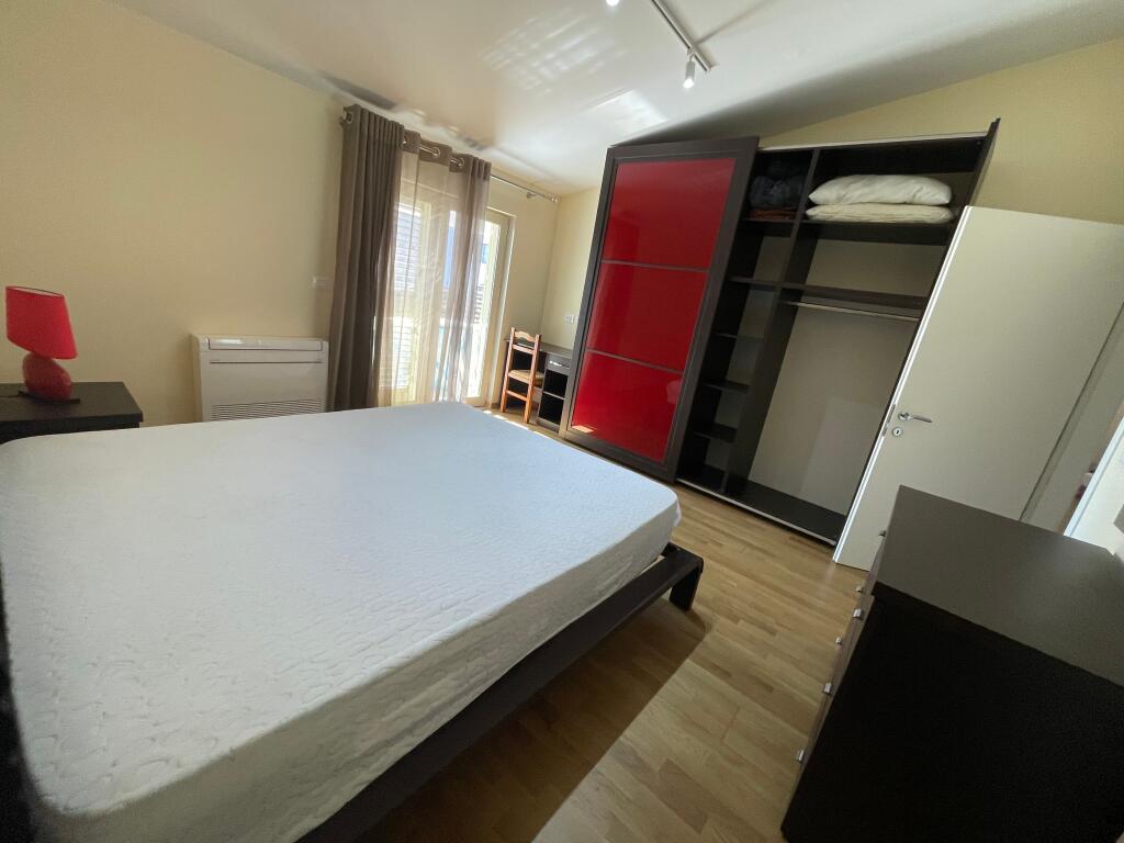 Jepet Apartament Me Qera, Tek inxhineriku