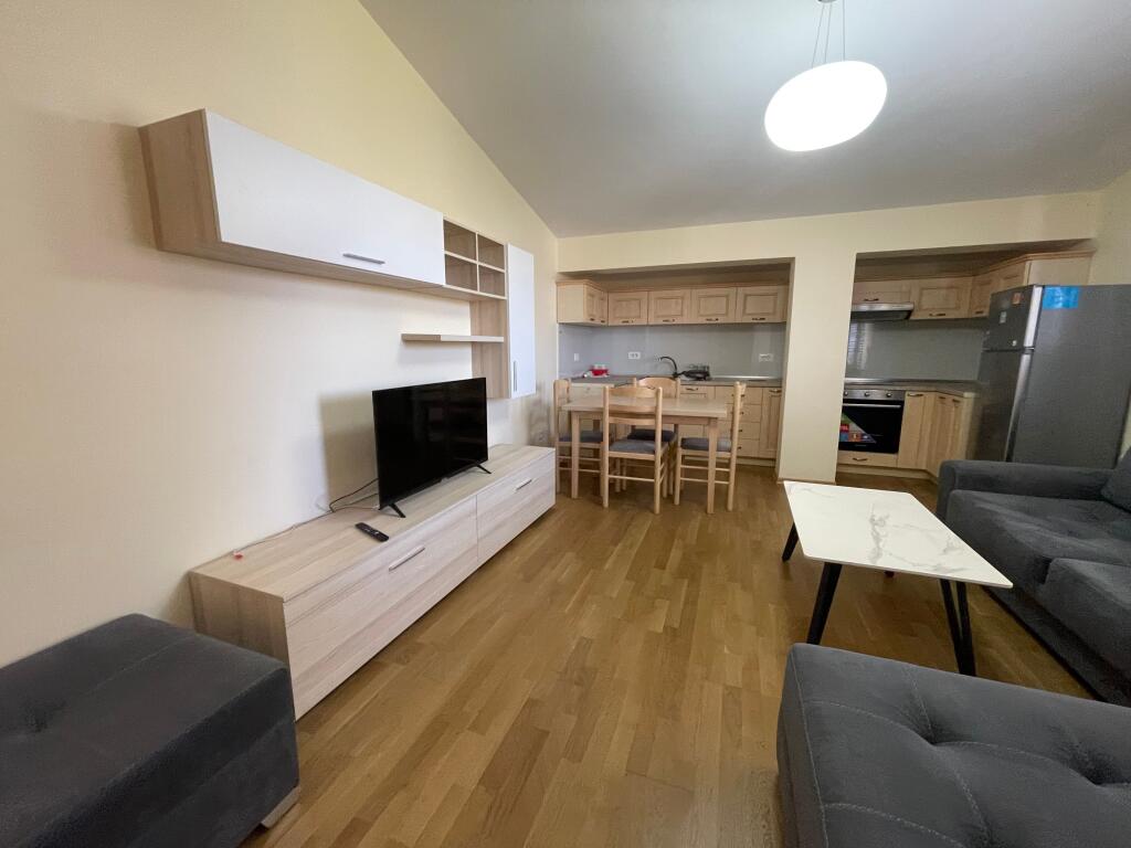 Jepet Apartament Me Qera, Tek inxhineriku