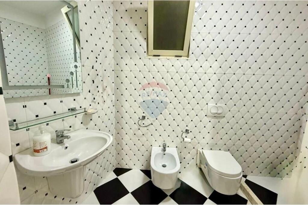 Apartament - Për Qira - Liqeni i Thatë